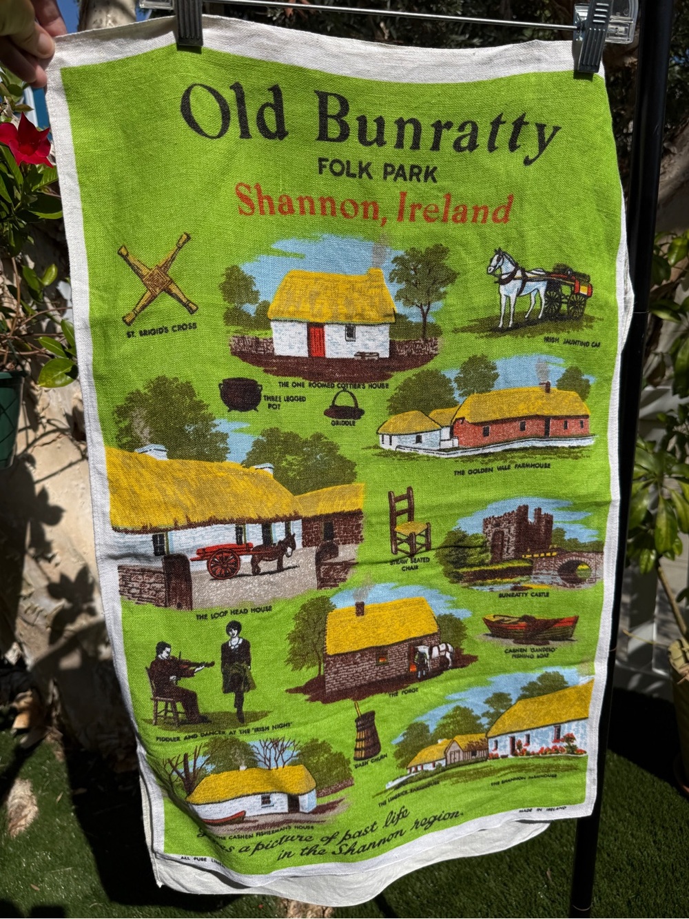 Vintage old Bunratty Folk Park Shannon Ireland Irish Linen souvenir tea towel